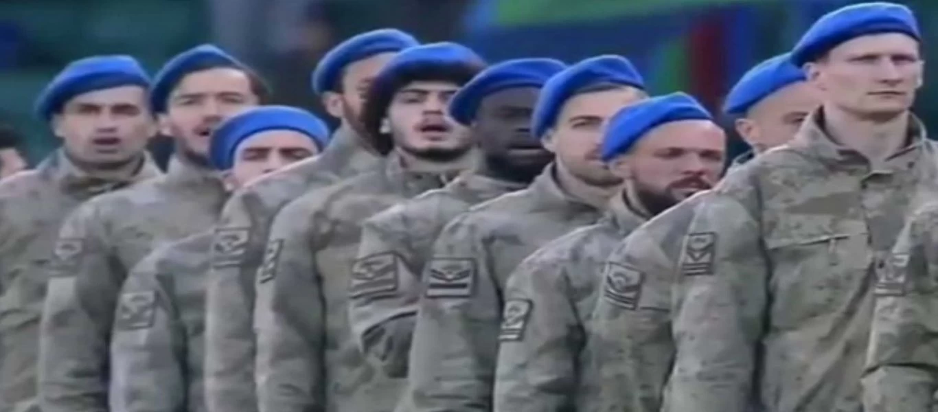 Με στρατιωτικές στολές οι παίκτες της Ρίζεσπορ κόντρα στην Αλάνιασπορ επειδή παίζουν τρεις Έλληνες!